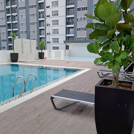 Impiana Homestay Near Putrajaya, Cyberjaya, Musliem Only,Wifi,Netflix Кампунг Денгкіл Екстер'єр фото
