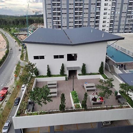 Impiana Homestay Near Putrajaya, Cyberjaya, Musliem Only,Wifi,Netflix Кампунг Денгкіл Екстер'єр фото