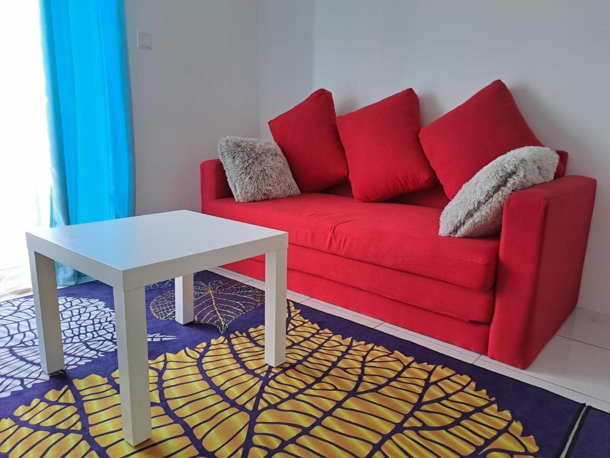 Impiana Homestay Near Putrajaya, Cyberjaya, Musliem Only,Wifi,Netflix Кампунг Денгкіл Екстер'єр фото