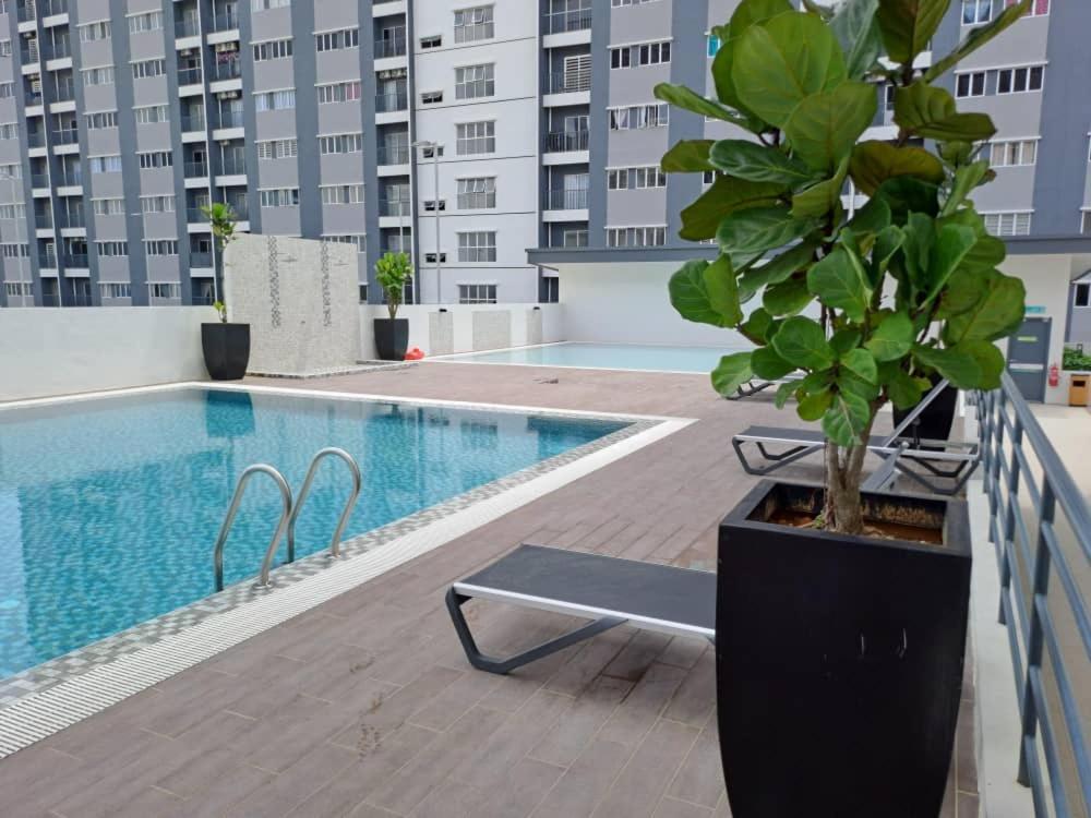Impiana Homestay Near Putrajaya, Cyberjaya, Musliem Only,Wifi,Netflix Кампунг Денгкіл Екстер'єр фото
