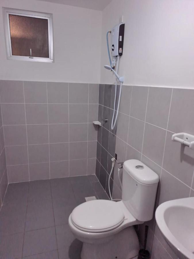 Impiana Homestay Near Putrajaya, Cyberjaya, Musliem Only,Wifi,Netflix Кампунг Денгкіл Екстер'єр фото