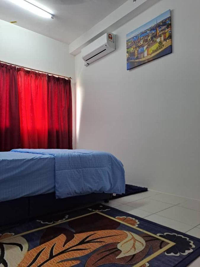 Impiana Homestay Near Putrajaya, Cyberjaya, Musliem Only,Wifi,Netflix Кампунг Денгкіл Екстер'єр фото
