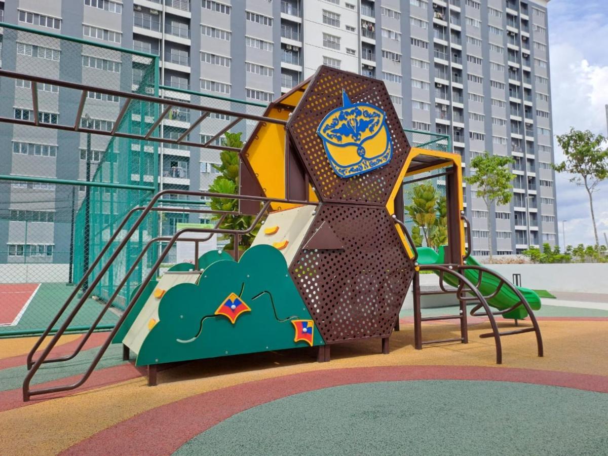 Impiana Homestay Near Putrajaya, Cyberjaya, Musliem Only,Wifi,Netflix Кампунг Денгкіл Екстер'єр фото
