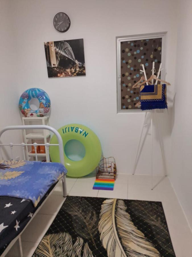 Impiana Homestay Near Putrajaya, Cyberjaya, Musliem Only,Wifi,Netflix Кампунг Денгкіл Екстер'єр фото