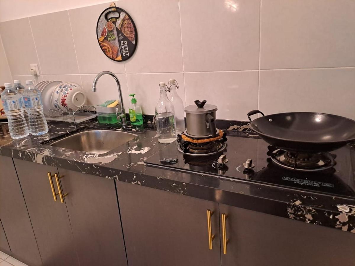 Impiana Homestay Near Putrajaya, Cyberjaya, Musliem Only,Wifi,Netflix Кампунг Денгкіл Екстер'єр фото