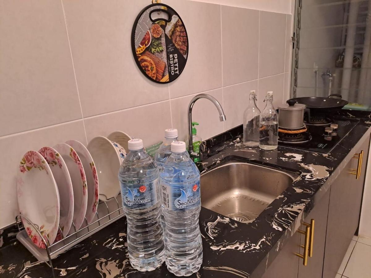 Impiana Homestay Near Putrajaya, Cyberjaya, Musliem Only,Wifi,Netflix Кампунг Денгкіл Екстер'єр фото