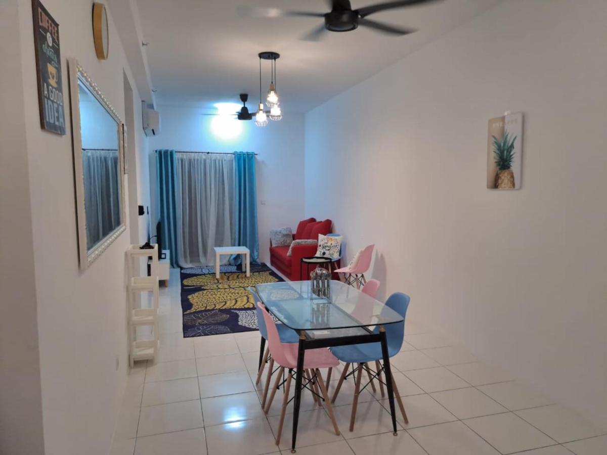 Impiana Homestay Near Putrajaya, Cyberjaya, Musliem Only,Wifi,Netflix Кампунг Денгкіл Екстер'єр фото