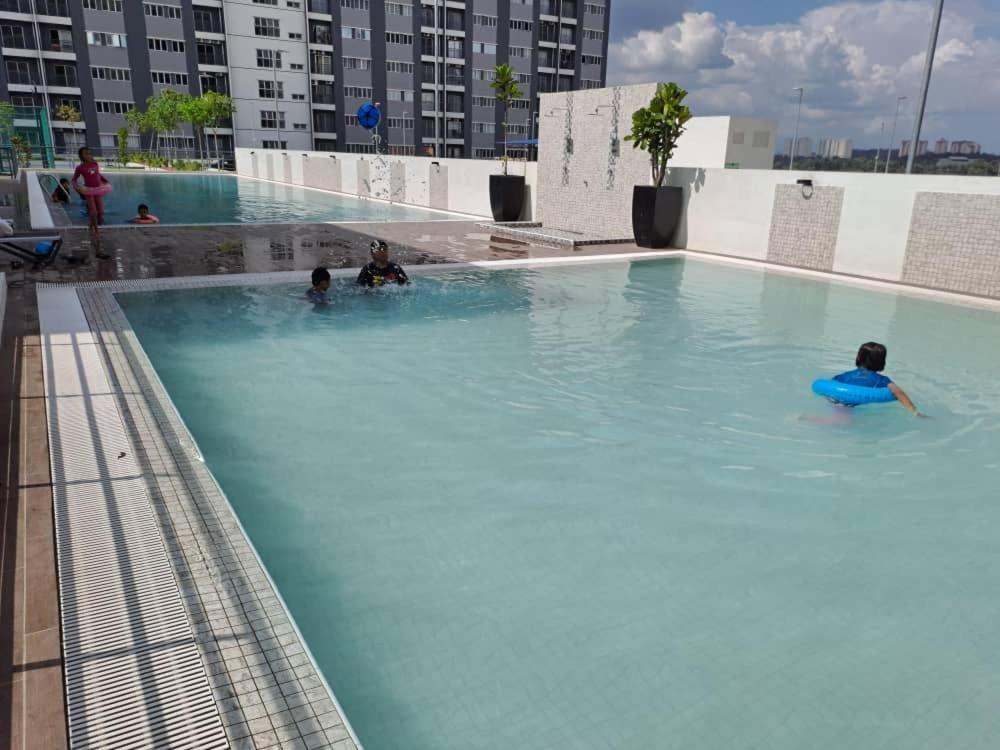 Impiana Homestay Near Putrajaya, Cyberjaya, Musliem Only,Wifi,Netflix Кампунг Денгкіл Екстер'єр фото