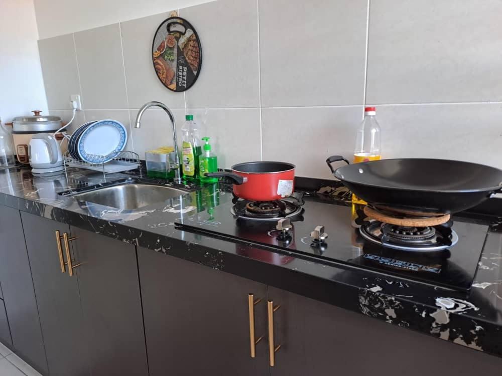 Impiana Homestay Near Putrajaya, Cyberjaya, Musliem Only,Wifi,Netflix Кампунг Денгкіл Екстер'єр фото