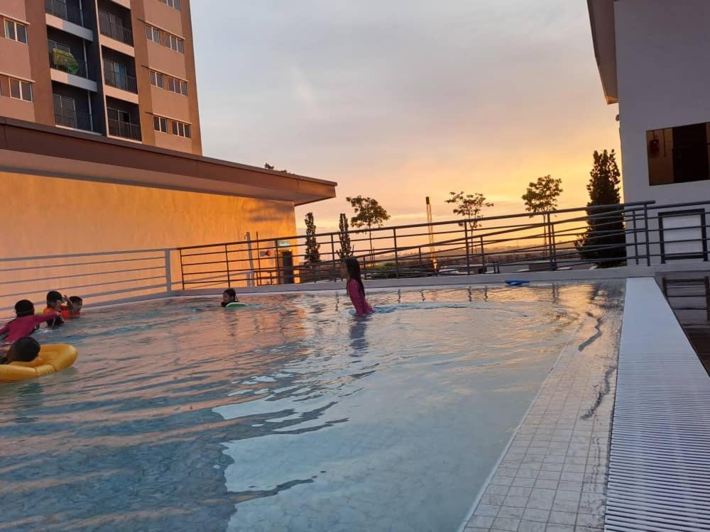 Impiana Homestay Near Putrajaya, Cyberjaya, Musliem Only,Wifi,Netflix Кампунг Денгкіл Екстер'єр фото