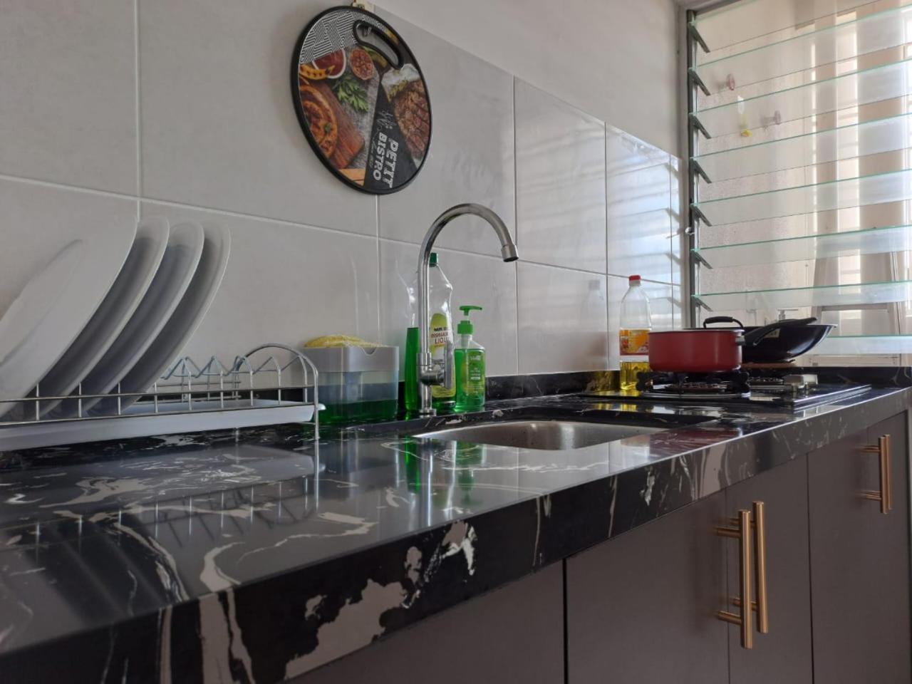 Impiana Homestay Near Putrajaya, Cyberjaya, Musliem Only,Wifi,Netflix Кампунг Денгкіл Екстер'єр фото