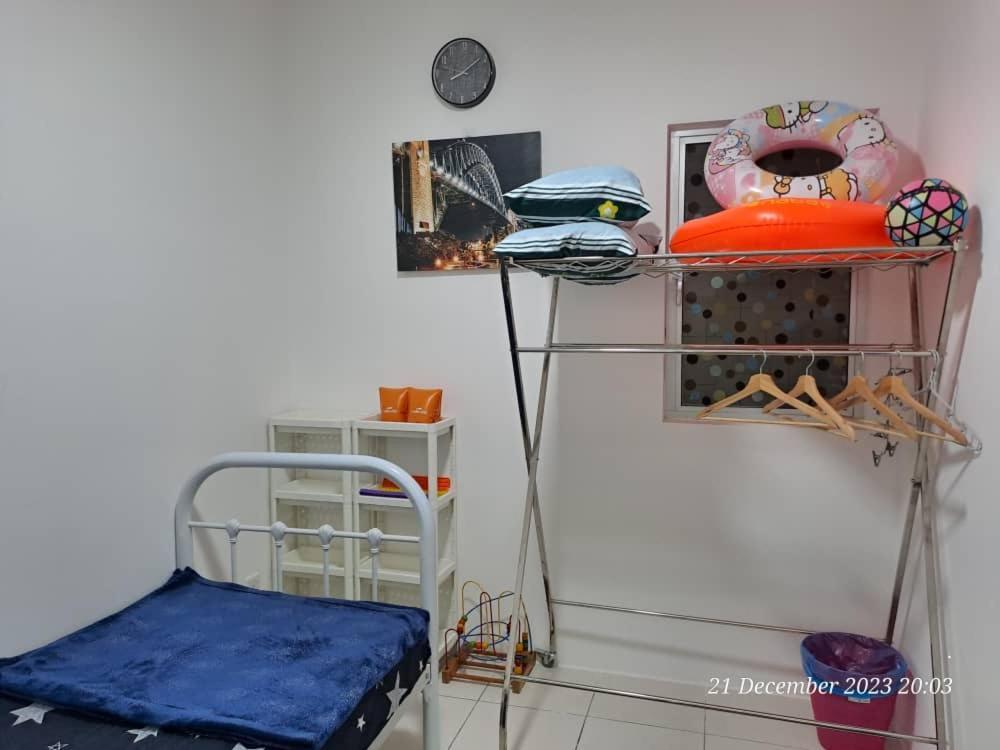 Impiana Homestay Near Putrajaya, Cyberjaya, Musliem Only,Wifi,Netflix Кампунг Денгкіл Екстер'єр фото