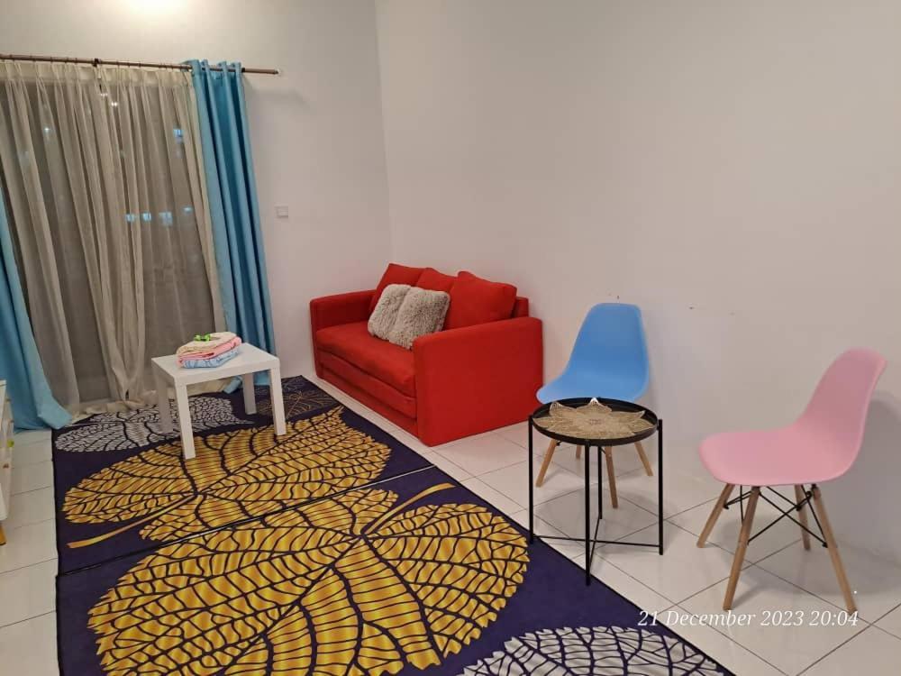 Impiana Homestay Near Putrajaya, Cyberjaya, Musliem Only,Wifi,Netflix Кампунг Денгкіл Екстер'єр фото